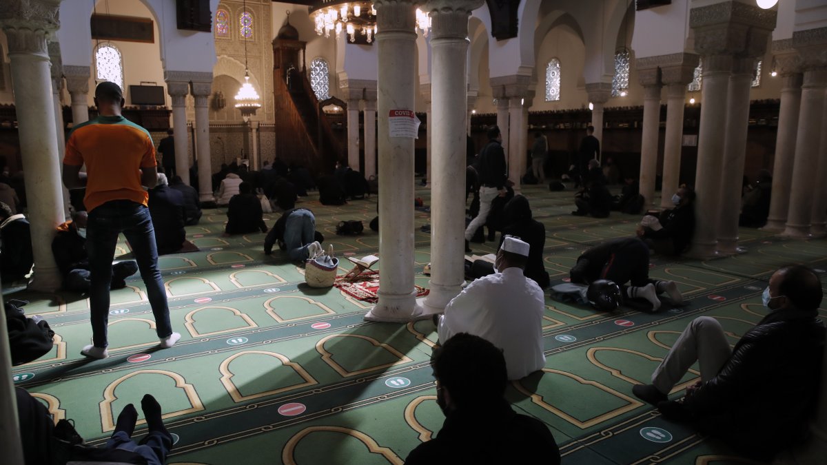 Muslims pray during the first day of the holy fasting month of Ramadan, at the Paris Mosque, Tuesday, April 13, 2021. (AP File Photo)