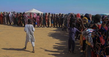 Sudanese women who fled El-Fasher line up to receive humanitarian aid at the Al-Afad camp for displaced people, Al-Dabba, Sudan, Nov. 25, 2025. (AFP Photo)