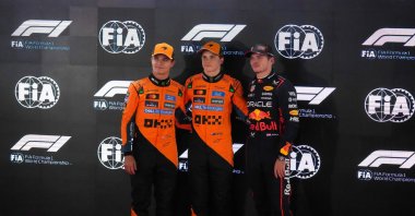 (L-R) McLaren&#039;s Lando Norris, Oscar Piastri and Red Bull&#039;s Max Verstappen after the second qualifying session at the Lusail International Circuit ahead of the Qatar Formula One Grand Prix, Lusail, Qatar, Nov. 29, 2025. (AP Photo)