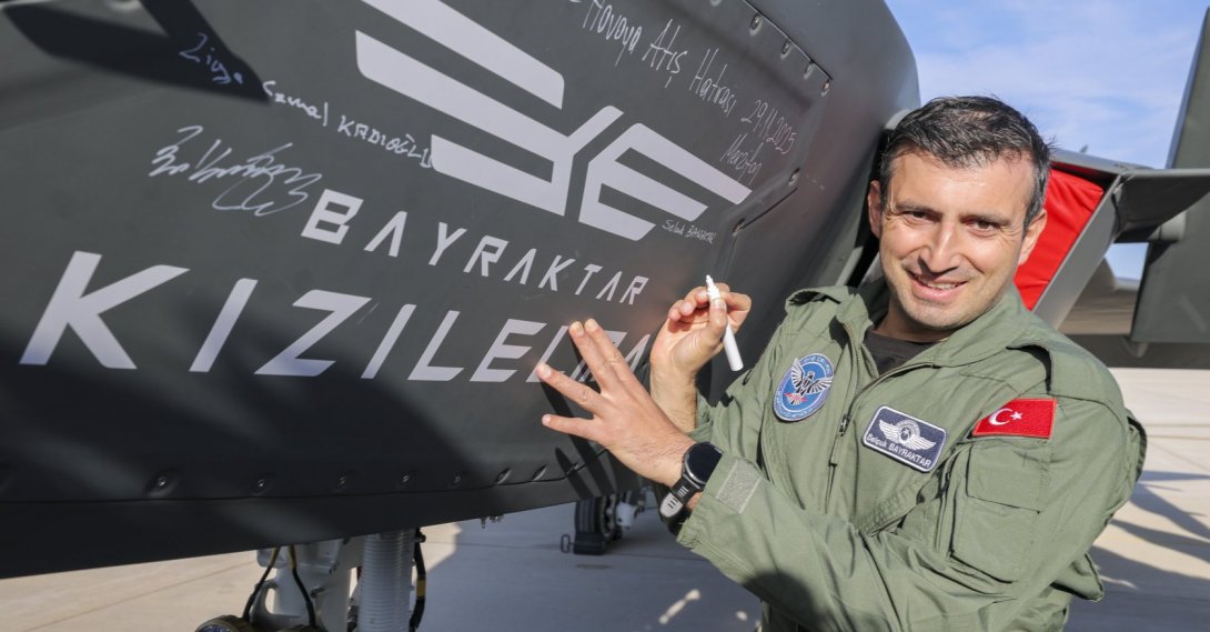 Baykar Chair of the Board Selçuk Bayraktar poses beside the company&#039;s Kızılelma unmanned fighter jet, Amasya, northern Türkiye, Nov. 29, 2025. (AA Photo)