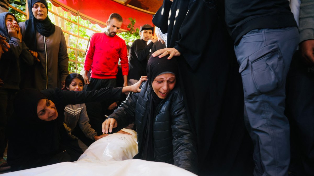 Israeli attack kills 2 Gazans in fresh violation of cease-fire