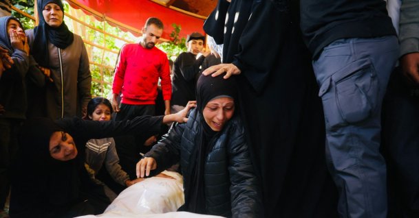 Mourners react as they attend the funeral of Palestinians killed on December 3, by an Israeli strike, at Nasser Hospital in Khan Yunis, southern Gaza Strip, Dec. 4, 2025. (AFP Photo)