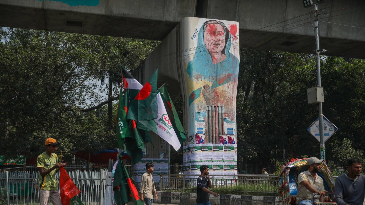 A wall painting depicting former Prime Minister Sheikh Hasina is displayed during her verdict day announcement, Dhaka, Bangladesh, Nov. 13,  2025. (EPA Photo)