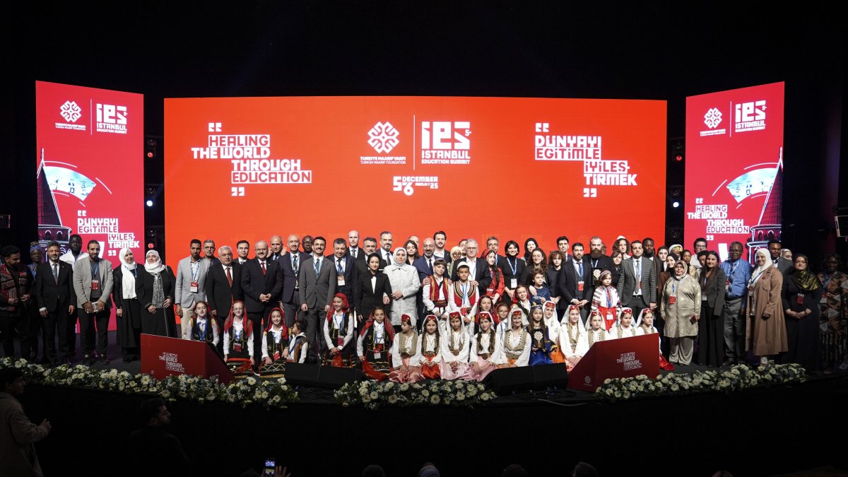 Participants of the 5th Istanbul Education Summit gather for a group photo, Istanbul, Türkiye, Dec. 6, 2025. (AA Photo)