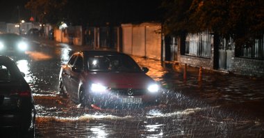 A car stranded in rising floodwater after heavy early-morning rainfall, Istanbul, Türkiye, Nov. 7, 2025. (AA Photo)