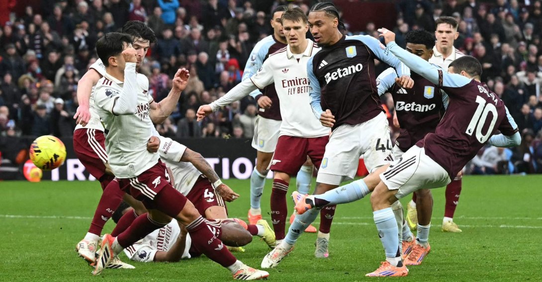 Aston Villa&#039;s Emiliano Buendia (R) scores the team&#039;s second goal during a English Premier League match against Arsenal, in Birmingham, U.K., Dec. 6, 2025. (AFP Photo)