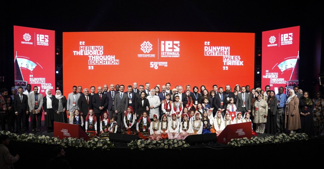 Participants of the 5th Istanbul Education Summit gather for a group photo, Istanbul, Türkiye, Dec. 6, 2025. (AA Photo)