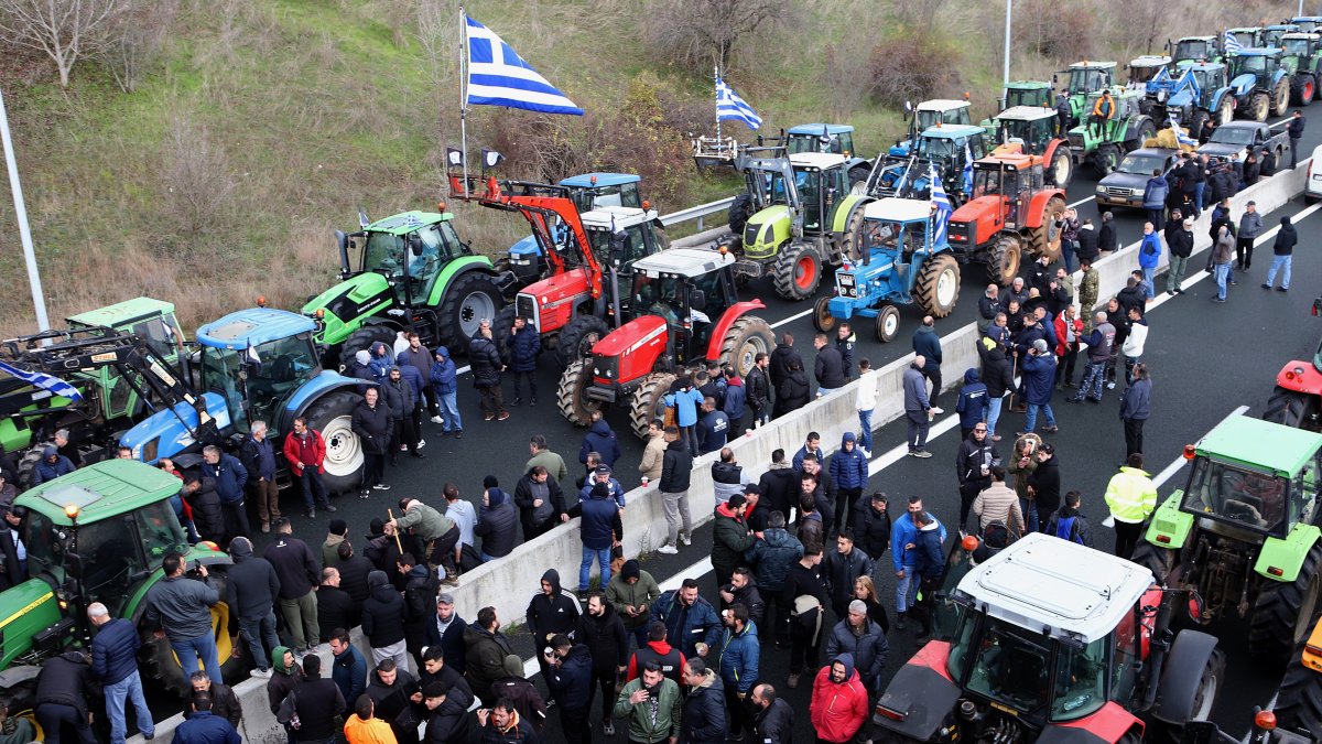 Greek farmers' protests disrupt truck traffic on border with Türkiye