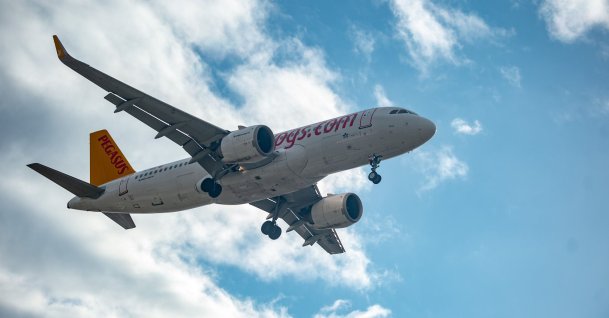 A Pegasus airplane prepares to land at Sabiha Gökçen International Airport, Istanbul, Türkiye, Feb. 9, 2020. (AFP Photo)