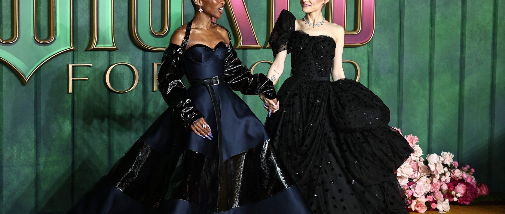 British actor Cynthia Erivo (L) and U.S. actor Ariana Grande pose on the red carpet upon arrival for the European premiere of the film &quot;Wicked: For Good,&quot; London, U.K., Nov. 10, 2025. (AFP File Photo)
