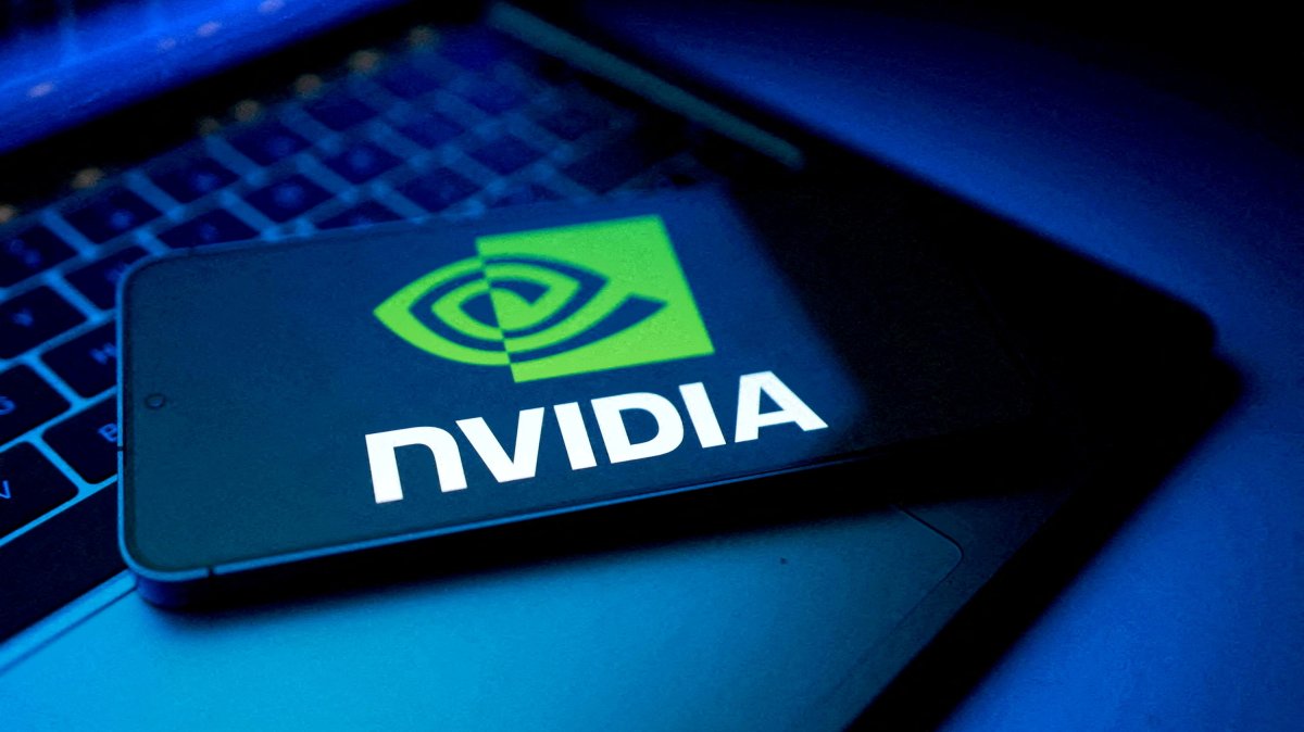 Trump clears way for Nvidia to sell its H200 AI chips to China