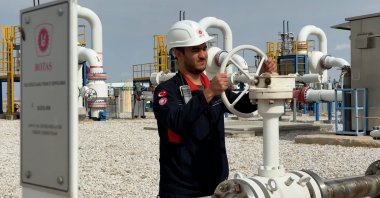 A BOTAŞ worker is seen at the Lake Tuz Natural Gas Storage Facility, Aksaray province, central Türkiye, Nov. 22, 2025. (AA Photo)