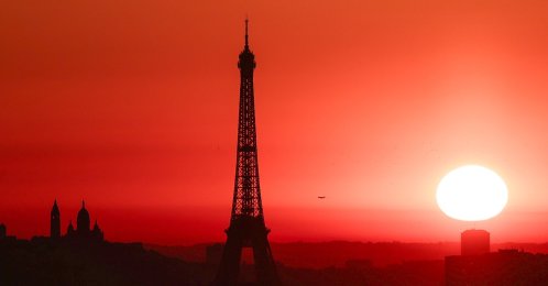 The sun rises by the Eiffel Tower and the Sacre Coeur Basilica on top of the Montmartre hill, Paris, France, July 1, 2025. (AFP Photo)