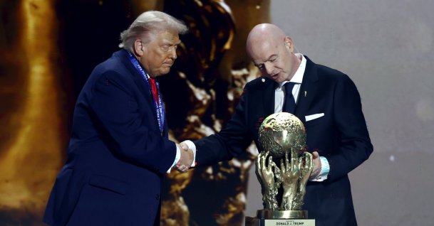 U.S. President Donald Trump receives the FIFA Peace Prize from FIFA President Giovanni Infantino during the FIFA World Cup 2026 Final Draw at the Kennedy Center in Washington D.C., Dec. 5, 2025. (EPA Photo)