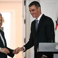 President of the Palestinian Authority Mahmoud Abbas (L) shakes hands with Spanish Prime Minister Pedro Sanchez after delivering remarks following their meeting at the Moncloa Palace in Madrid, Spain, Dec. 12, 2025. (AFP Photo)