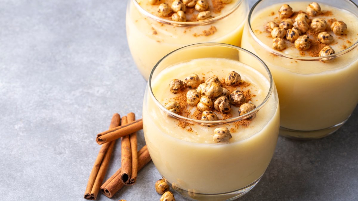 The story of boza is, in many ways, the story of the rhythm of Ottoman cities, the texture of their neighborhoods and the social memory of winter nights. (Shutterstock Photo)