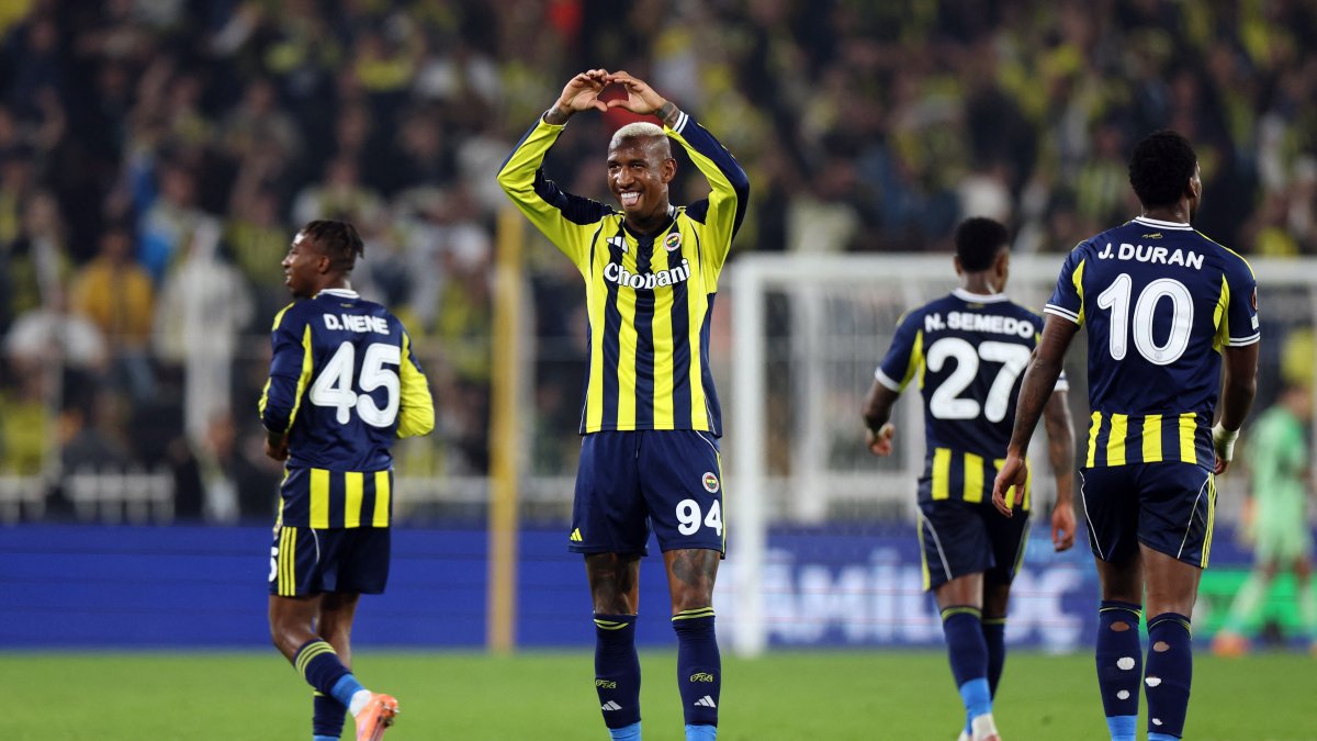 Fenerbahçe&#039;s Anderson Talisca celebrates scoring their first goal during the UEFA Europa League match Ferencvaros at the Şükrü Saraçoğlu Stadium, Istanbul, Türkiye, Nov. 27, 2025. (Reuters Photo)