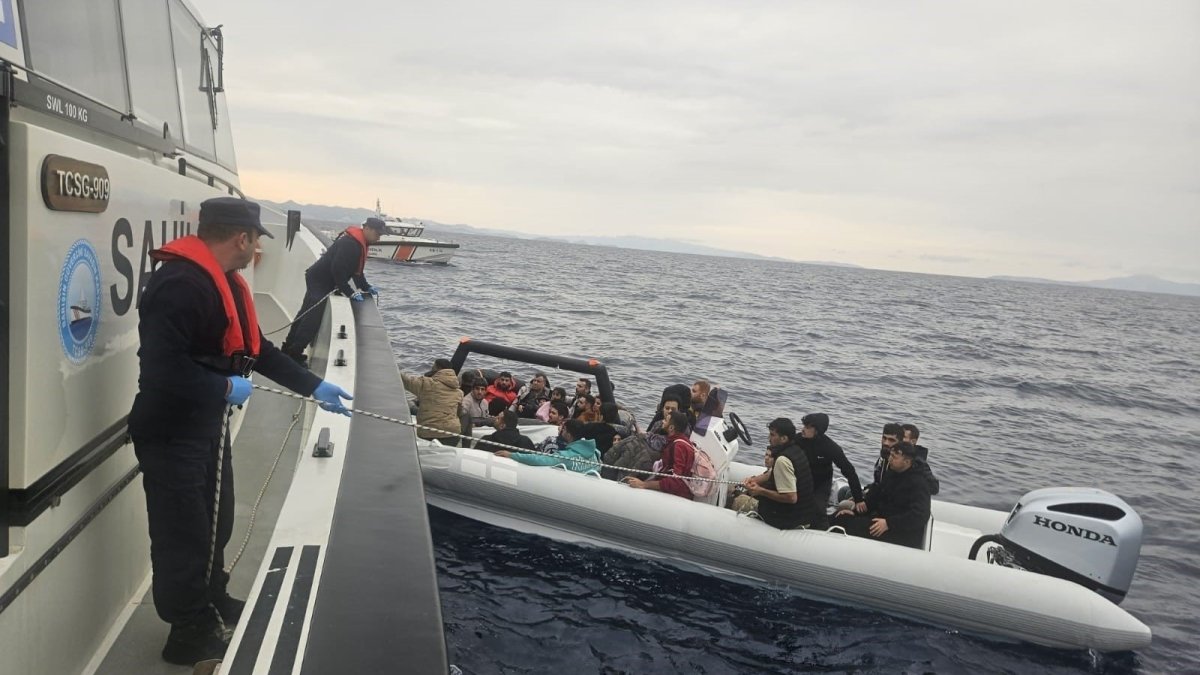 32 migrants, including 14 children, captured in Çanakkale