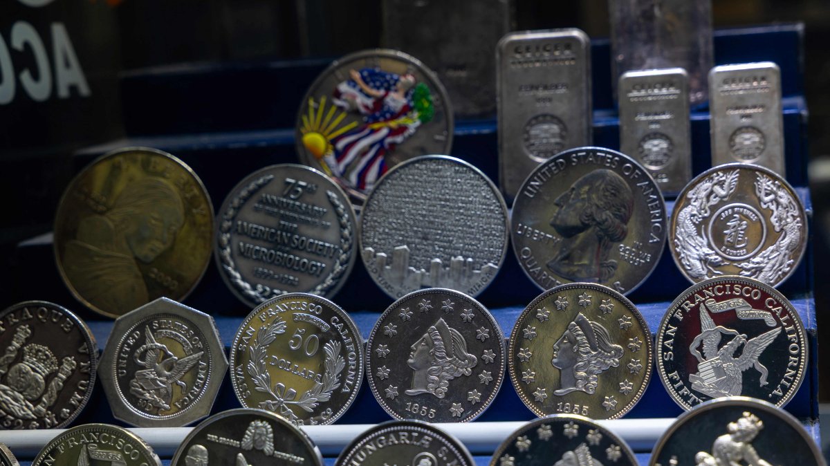 Record silver prices outpace gold, put metal back into spotlight