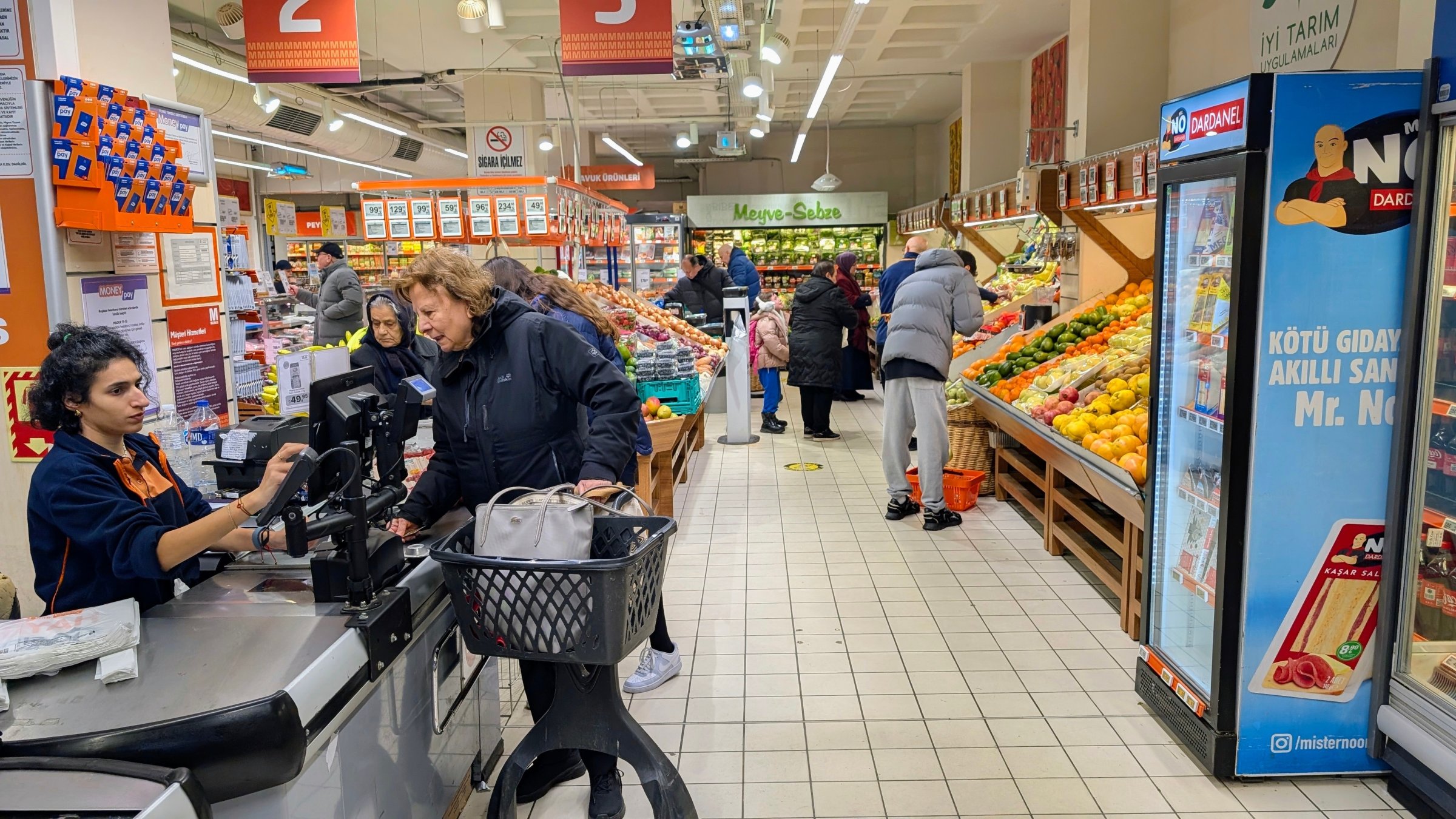 People are seen at a supermarket, Istanbul, Türkiye, Jan. 19, 2025. (AA Photo)