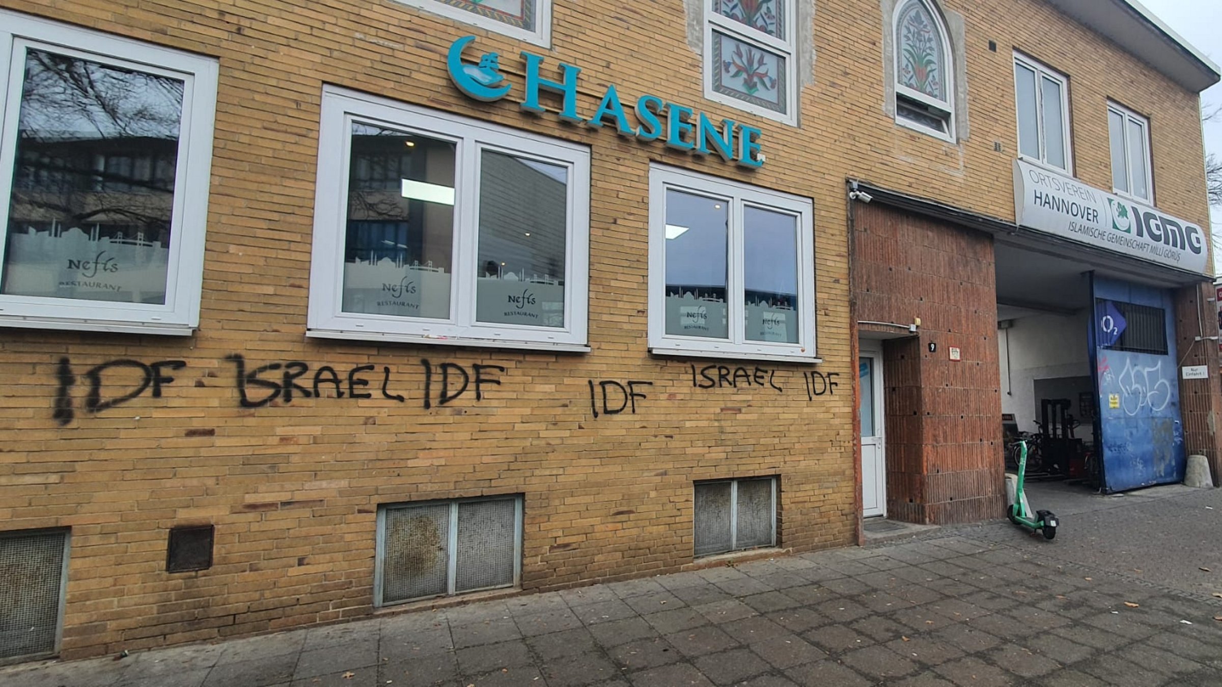 Mosques in Germany's Hannover defaced with pro-Israel graffiti