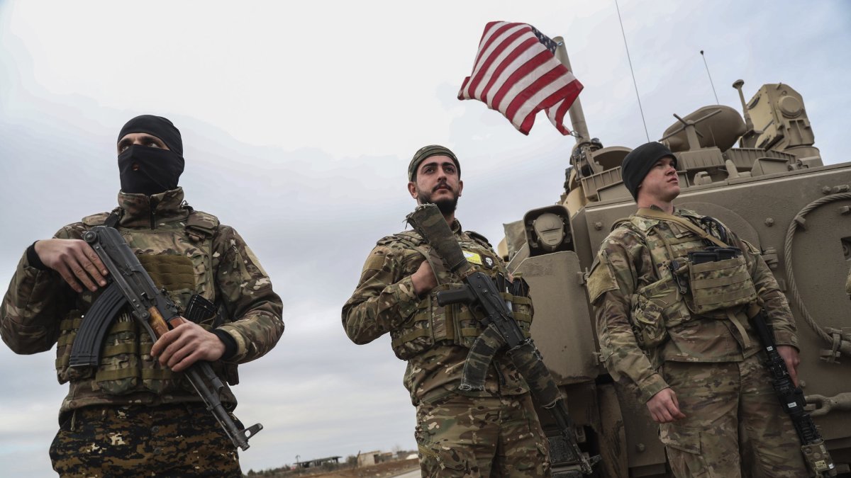 Militants of the U.S.-backed PKK/YPG terrorist group take up positions in the town of Dhiban, Deir el-Zour province, eastern Syria, Sept. 9, 2023. (EPA File Photo)