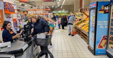 People are seen at a supermarket, Istanbul, Türkiye, Jan. 19, 2025. (AA Photo)