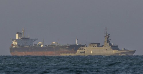 A Venezuelan navy patrol boat escorts Panamanian flagged crude oil tanker Yoselin near the El Palito refinery in Puerto Cabello, Venezuela, Nov. 11, 2025. (AFP Photo)