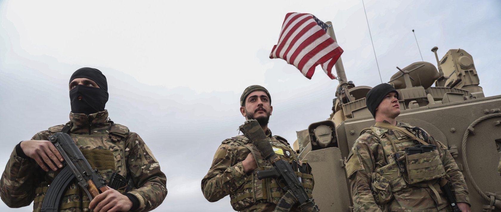 Militants of the U.S.-backed PKK/YPG terrorist group take up positions in the town of Dhiban, Deir el-Zour province, eastern Syria, Sept. 9, 2023. (EPA File Photo)
