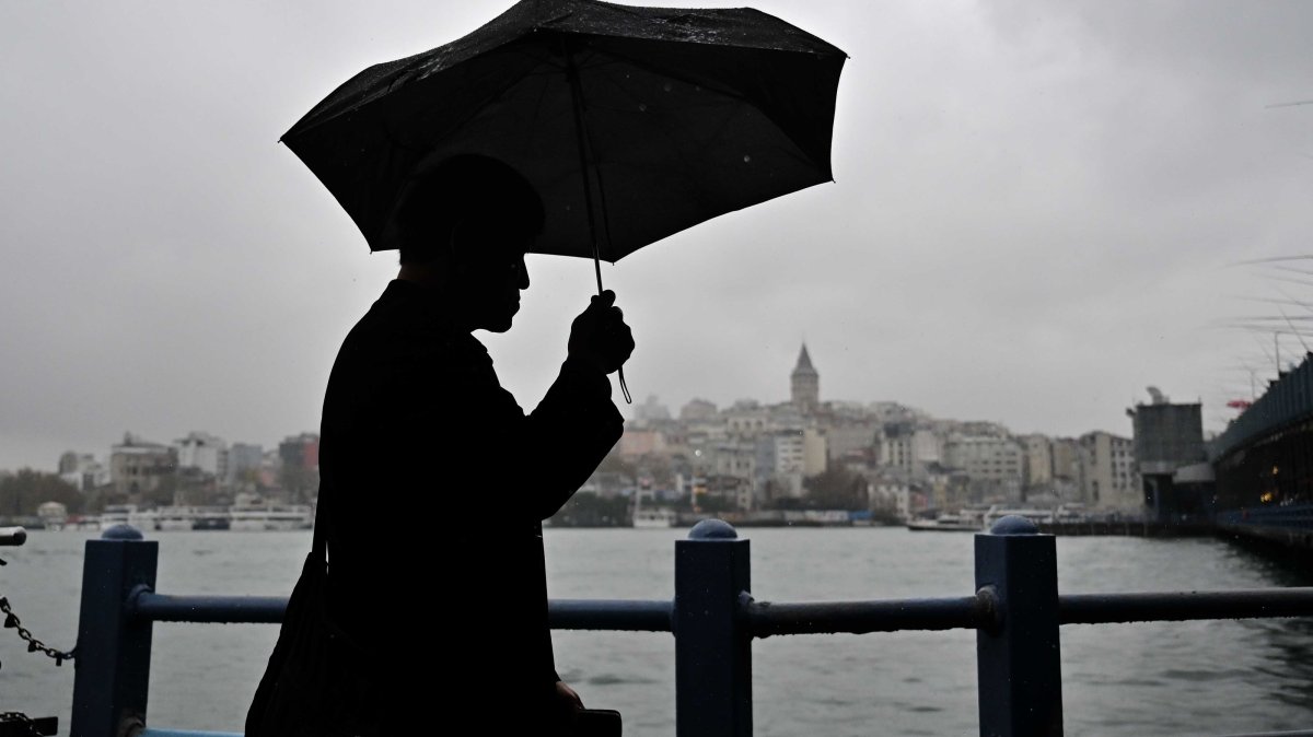 A man walks with an umbrella along the waterfront as light rainfall falls in Üsküdar, Istanbul, Türkiye, Dec. 7, 2025. (AA Photo)