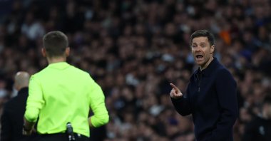 Real Madrid&#039;s head coach Xabi Alonso (R) gestures during the UEFA Champions League match against Manchester City, Santiago Bernabeu stadium, Madrid, Spain, Dec. 10, 2025. (EPA Photo)