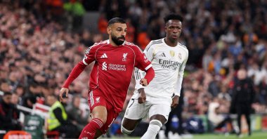 Liverpool&#039;s Mohamed Salah (L) breaks away from Real Madrid&#039;s Vinicius Junior during the UEFA Champions League, league phase MD4 match between Liverpool FC and Real Madrid C.F. at Anfield,  Liverpool, U.K., Nov. 4, 2025. (Getty Images Photo)