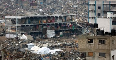 People camp in a heavily damaged U.N. school surrounded by destruction, as displaced Palestinians return to the northern areas of the Gaza Strip, in Jabalia, Jan. 23, 2025. (AFP Photo)