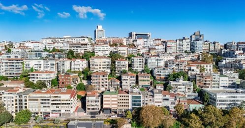 Residential buildings reflect rising maintenance fees, Istanbul, Türkiye, Aug. 28, 2025. (Shutterstock Photo)