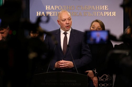 Bulgarian Prime Minister Rosen Zhelyazkov speaks to the media before announcing the resignation of his government, Sofia, Bulgaria,  Dec. 11, 2025. (Reuters Photo)