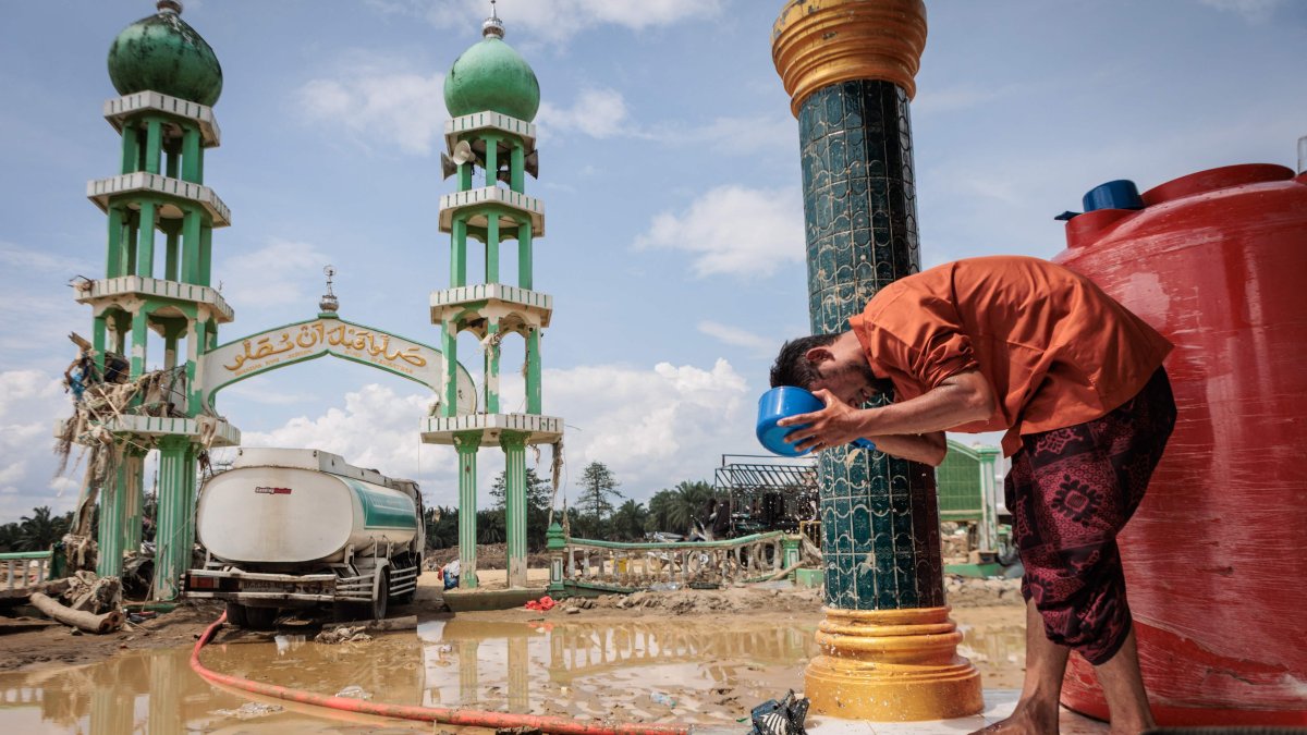 A Muslim man washes his face before attending Friday prayers at Al Ihsan Mosque, which was partially damaged by flooding, in Aceh Tamiang, North Sumatra, Indonesia, Dec. 12, 2025. (AFP Photo)