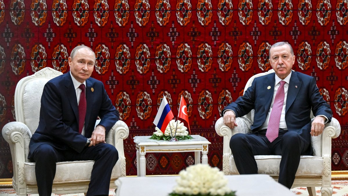 Russian President Vladimir Putin and Turkish President Tayyip Erdoğan attend a meeting in Ashgabat, Turkmenistan, Dec. 12, 2025. (Reuters Photo)