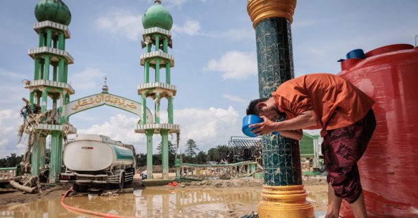 A Muslim man washes his face before attending Friday prayers at Al Ihsan Mosque, which was partially damaged by flooding, in Aceh Tamiang, North Sumatra, Indonesia, Dec. 12, 2025. (AFP Photo)