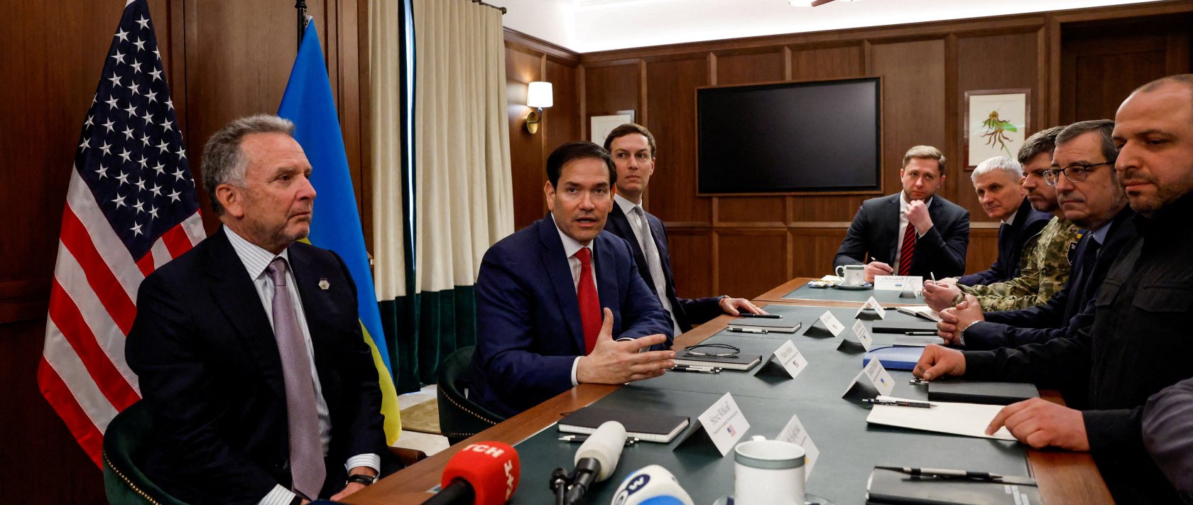 U.S. Secretary of State Marco Rubio, U.S. Special Envoy Steve Witkoff, and U.S. President Donald Trump's son-in-law Jared Kushner meet with Secretary of Ukraine's National Security and Defence Council Rustem Umerov and other members of a Ukrainian delegation in Hallandale Beach, Florida, U.S., Nov. 30, 2025. (Reuters Photo)