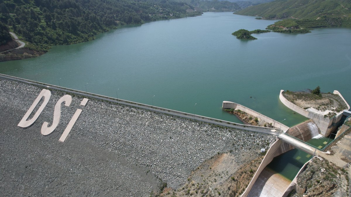 With Hatay experiencing its driest year in 65 years, the water level in the Karaçay Dam, which supplies water to three districts of the city, has dropped to 6%, Karaçay Barajı, Hatay, Türkiye, Dec. 13, 2025. (İHA Photo)