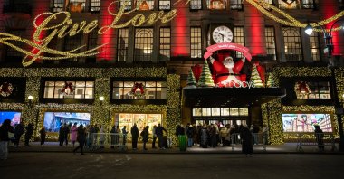 Black Friday shoppers wait in line to enter Macy's flagship store, New York, U.S., Nov. 28, 2025. (AP Photo)