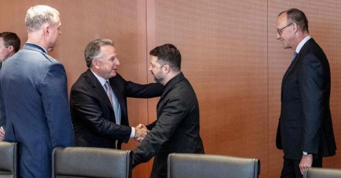 German Chancellor Friedrich Merz (R) watches as U.S. special envoy Steve Witkoff (2ndL) and Ukraine's President Volodymyr Zelenskyy greet each other prior to a meeting in a conference room in the Chancellery in Berlin, Germany, Dec. 14, 2025. (AFP Photo)