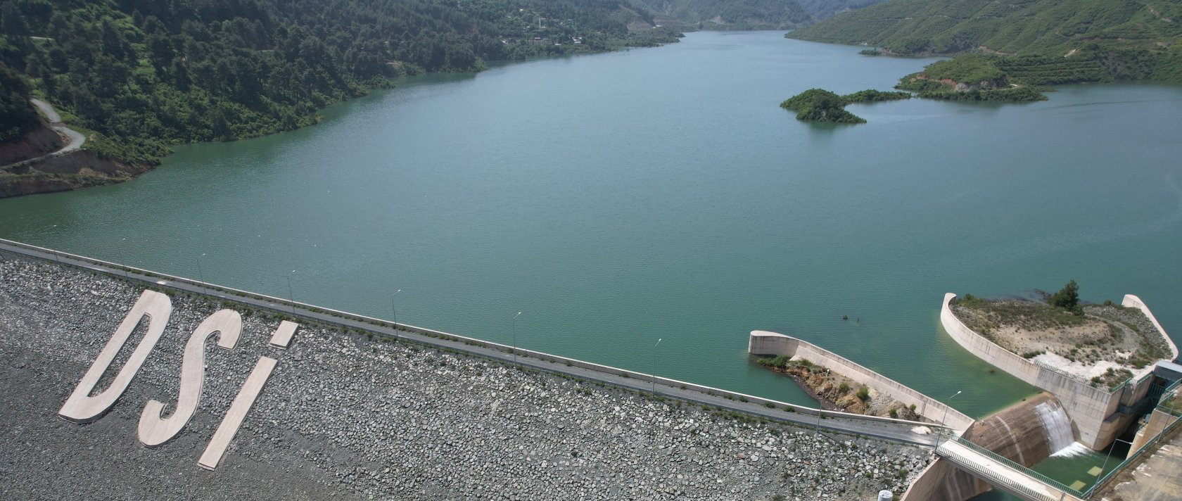 With Hatay experiencing its driest year in 65 years, the water level in the Karaçay Dam, which supplies water to three districts of the city, has dropped to 6%, Karaçay Barajı, Hatay, Türkiye, Dec. 13, 2025. (İHA Photo)