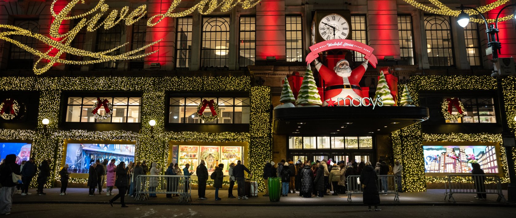 Black Friday shoppers wait in line to enter Macy's flagship store, New York, U.S., Nov. 28, 2025. (AP Photo)