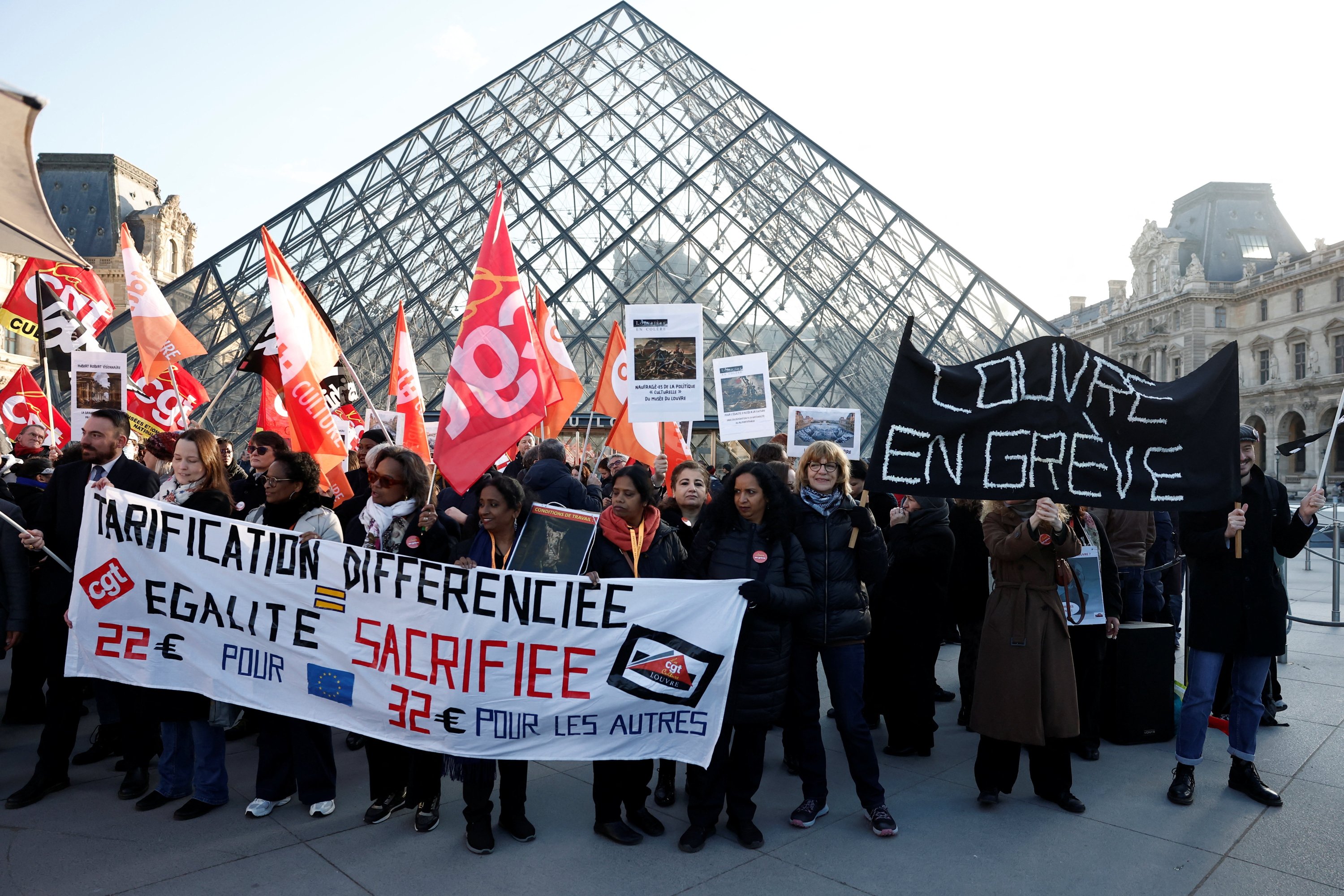 Louvre closes as workers go on strike, only 2 months after heist