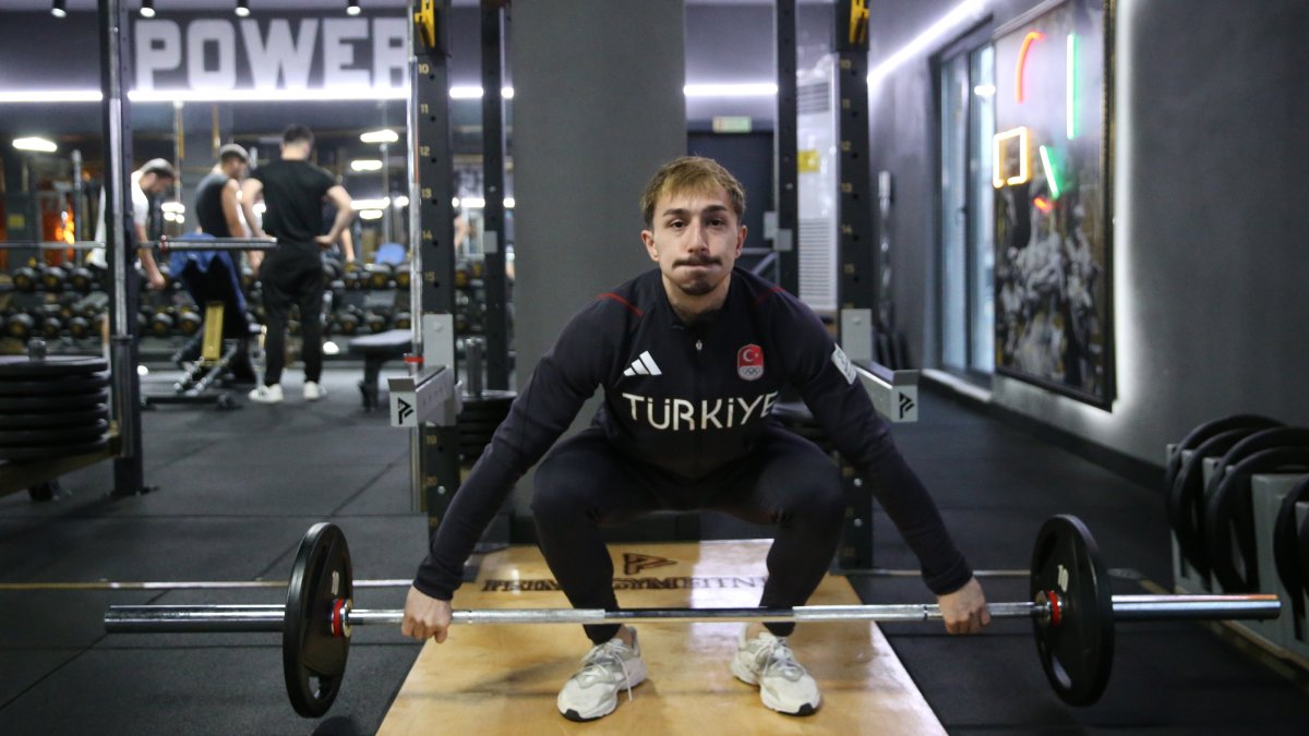 Turkish weightlifter Yusuf Fehmi Genç caps 2025 with 9 int'l medals