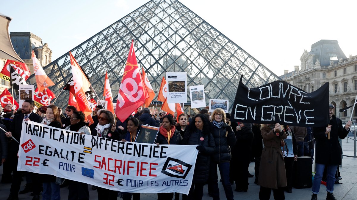 Louvre closes as workers go on strike, only 2 months after heist