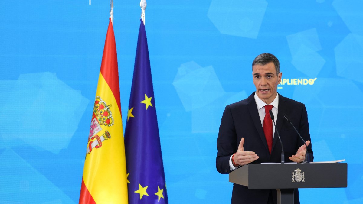 Spain's Prime Minister Pedro Sanchez gestures during a press conference at the Moncloa Palace in Madrid, Dec. 15, 2025. (AFP Photo)