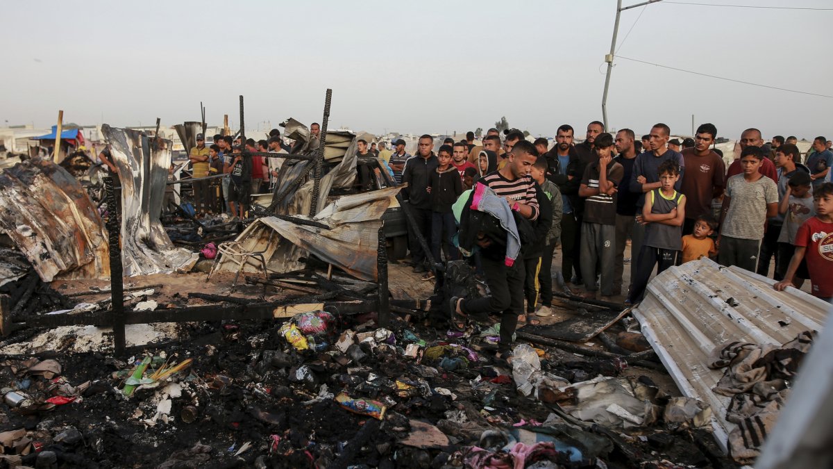 Palestinians look at the destruction after an Israeli strike where displaced people were staying in Rafah, the Gaza Strip, May 27, 2024. (AP Photo)