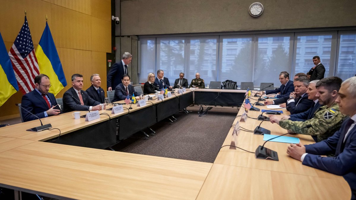 U.S. and Ukrainian delegations hold discussions on a U.S. plan to end the war in Ukraine at the U.S. Mission in Geneva, Nov. 23, 2025. (AFP File Photo)